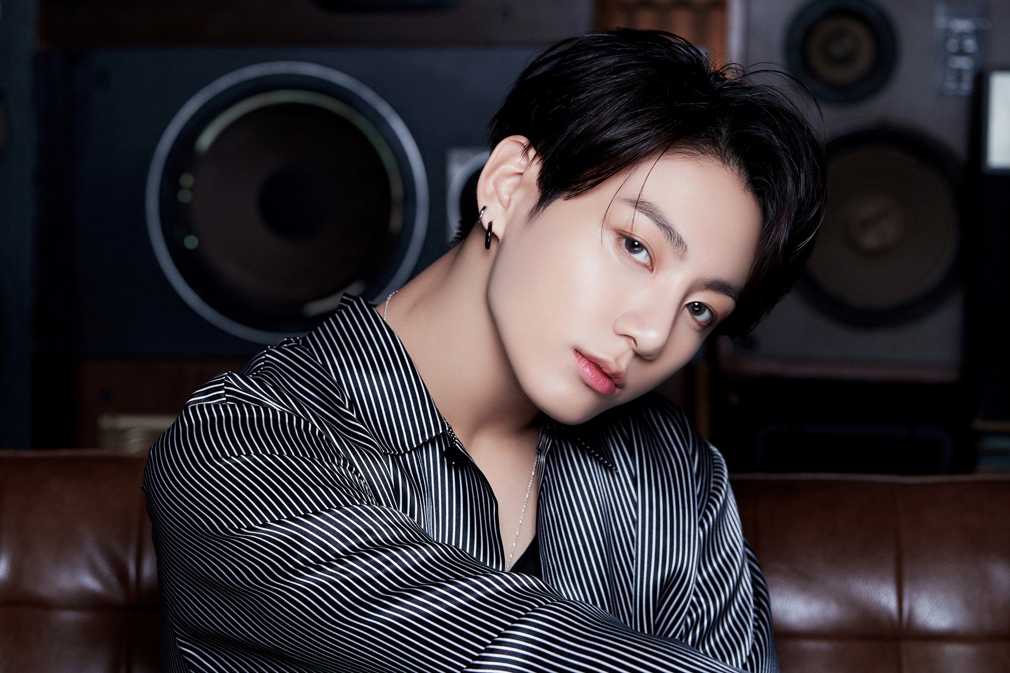 Jungkook (BTS) tặng căn hộ 77 tỷ cho anh trai
