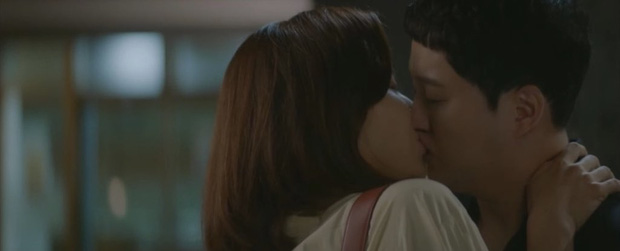 Seok Hyung và Min Ha dành trọn nụ hôn ngọt ngào