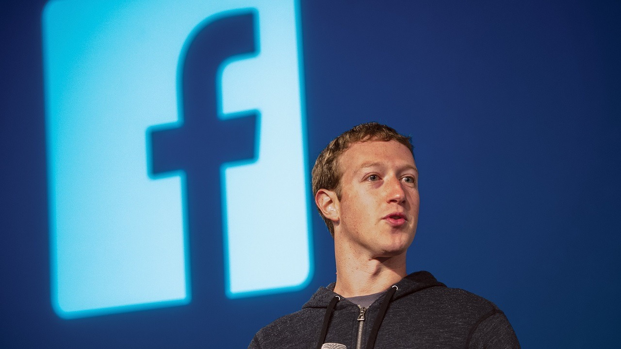 Facebook từng suýt bị Apple cho "bay màu" khỏi App Store?
