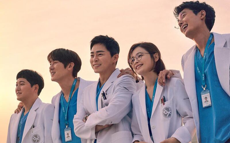 Hospital Playlist: Bộ phim y khoa mang thông điệp 'chữa lành'