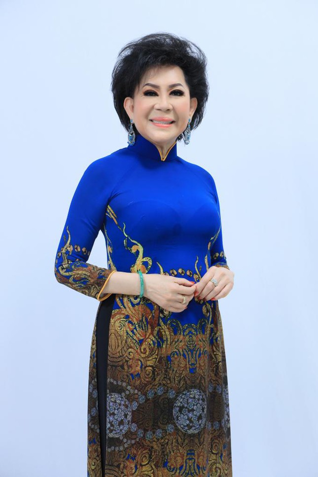 Danh ca Giao Linh là một trong số những nữ ca sĩ nổi tiếng nhất của làng nhạc vàng thế hệ trước năm 1975.