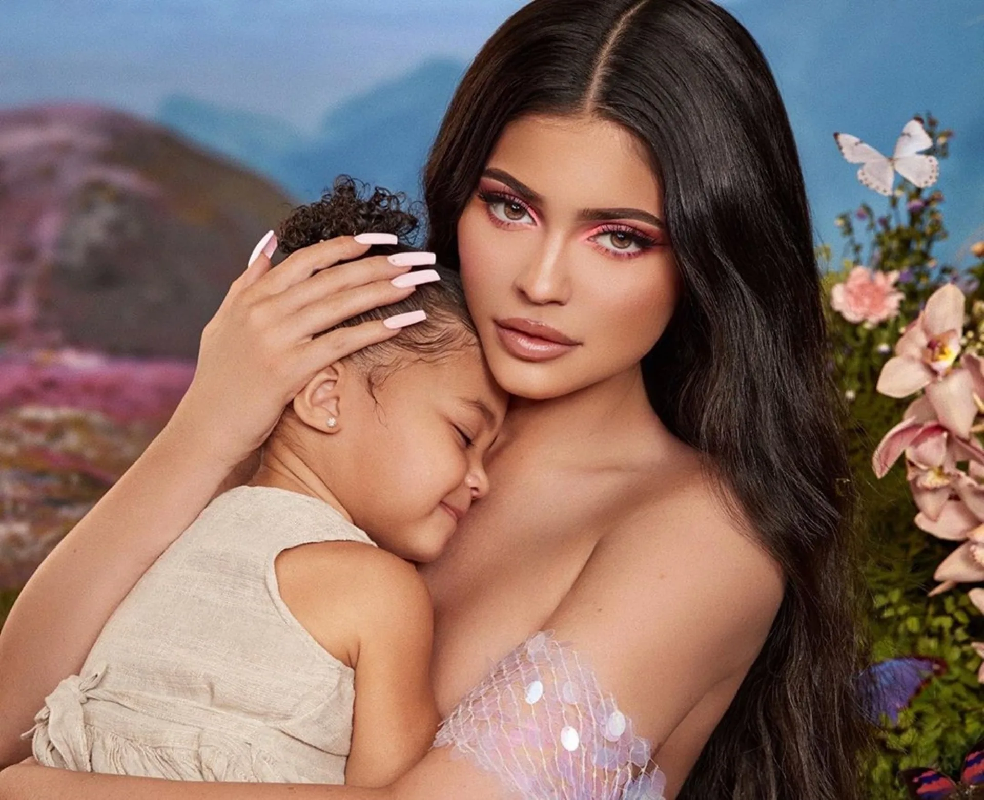 Kylie Jenner cùng ái nữ 3 tuổi quay quảng cáo cho dòng sản phẩm Kylie Baby - Ảnh 1