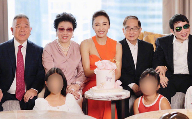 Lê Tư đón sinh nhật 50 bên cạnh ông xã, bố mẹ, em trai tật nguyền và các con