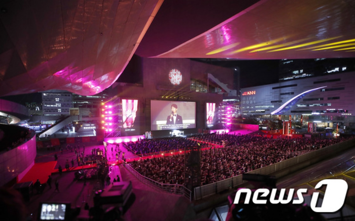 Buổi lễ khai mạc Liên hoan phim (LHP) quốc tế Busan lần thứ 26 đã chính thức diễn ra