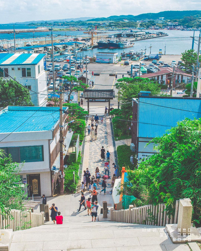 Bối cảnh quay phim - thành phố biển Pohang, tỉnh Gyeongsangbuk hiện đang là điểm du lịch hot hấp dẫn du khách nườm nượp đến check-in.