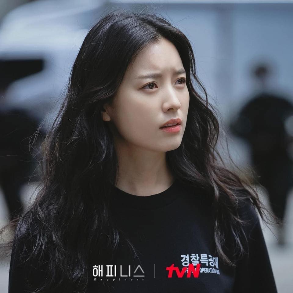 Hé lộ tạo hình đặc vụ cảnh sát của Han Hyo Joo trong phim 'Happiness'