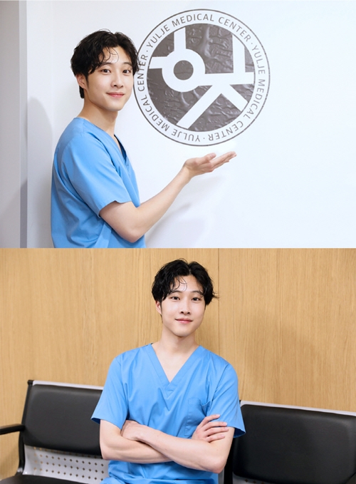 Tạo hình của Jong Won trong 'Hospital Playlist 2'.