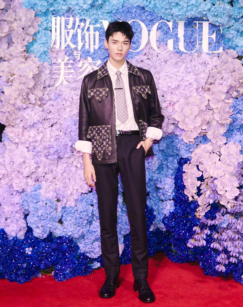 Dương Mịch chiếm spotlight thảm đỏ nhờ tạo hình mỹ nhân cổ điển  - Ảnh 1
