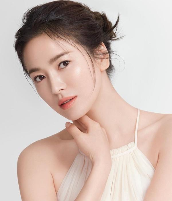 Song Hye Kyo có không ít cơ hội tỏa sáng với rất nhiều nam thần màn ảnh kém tuổi