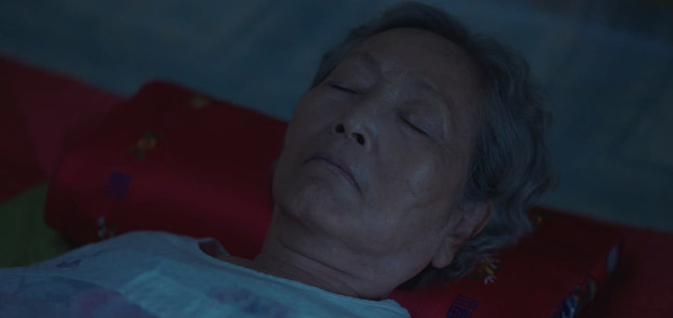 Bà Gam Ri - người bà thân yêu nhất của tổ Hong đã qua đời.