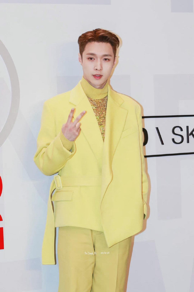 Trương Nghệ Hưng - cựu thành viên EXO cực điển trai trong bộ vest màu vàng nổi bật.