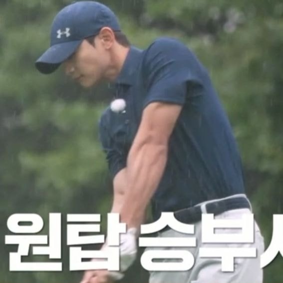 Minho (SHINee) hóa 'nam thần' trên sân golf, leo lên xu hướng nhờ thân hình săn chắc - Ảnh 5
