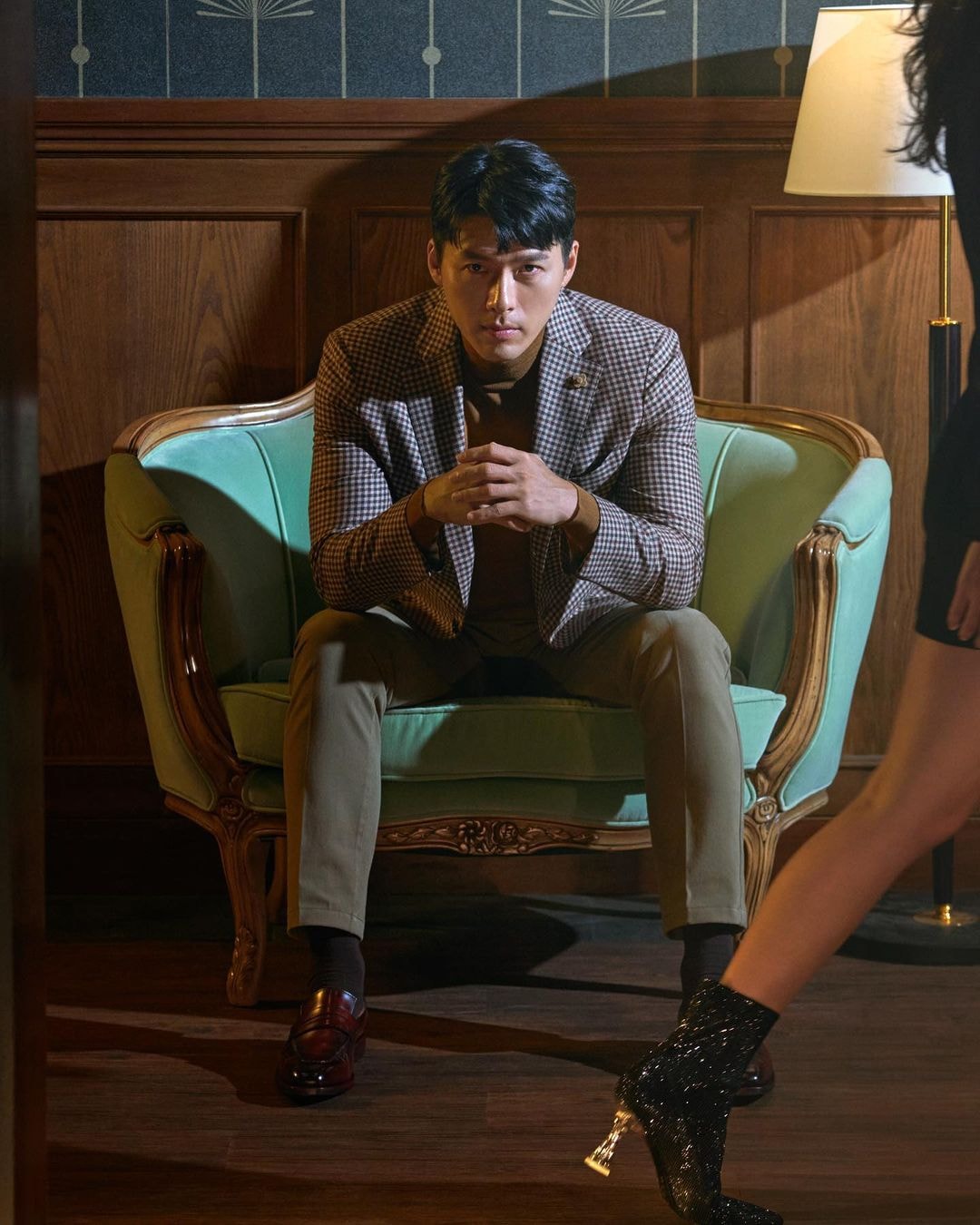 Lần đầu của Hyun Bin: Quảng cáo... giày nữ, khoe bờ vai thái Bình Dương  - Ảnh 7