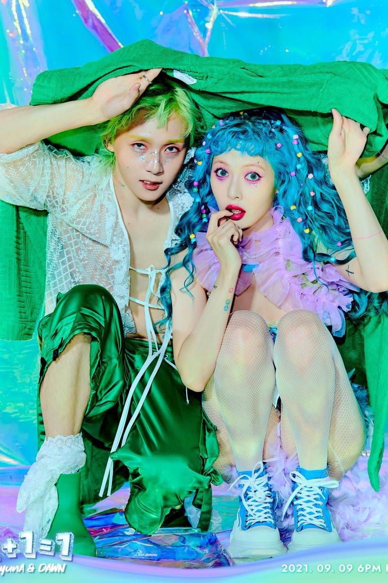 Nếu ưa chuộng phong cách đầy màu sắc dễ thương mà vẫn cá tính trong đêm Halloween thì tạo hình của Hyuna và Dawn trong MV Ping Pong là lựa chọn số một dành cho bạn.