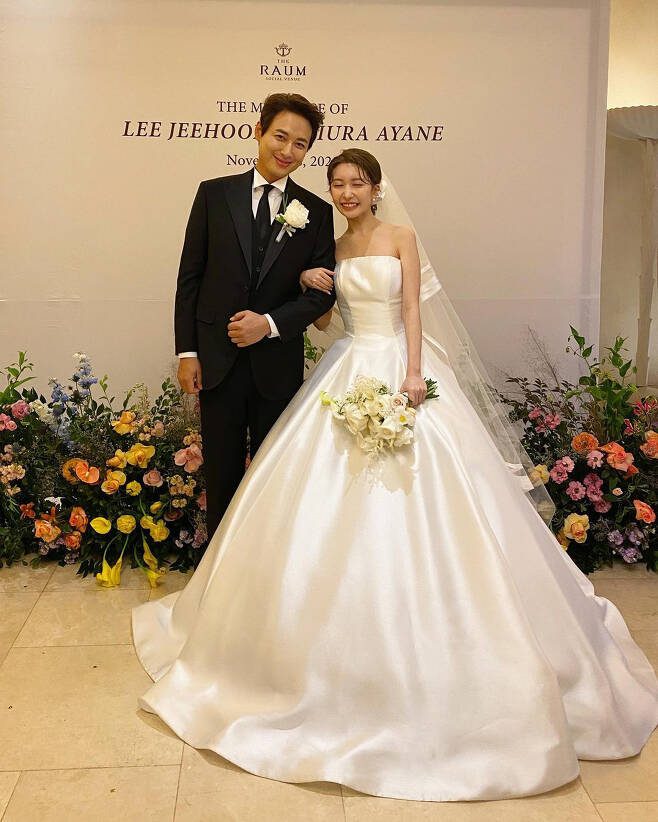 Lee Ji Hoon đã chính thức lên xe hoa cùng vị hôn thê Miura Ayane.