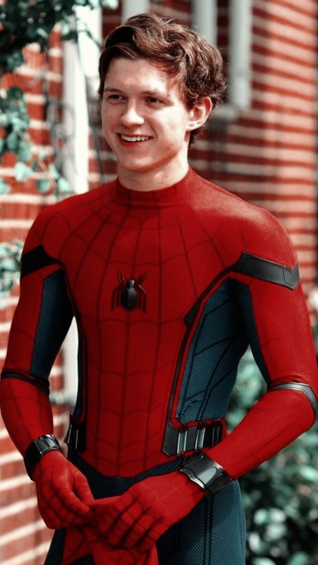 ự nghiệp và danh tiếng của mỹ nam người Anh nổi như cồn kể từ sau khi Marvel chọn anh vào vai diễn Người nhện Peter Parker trong Vũ trụ điện ảnh Marvel