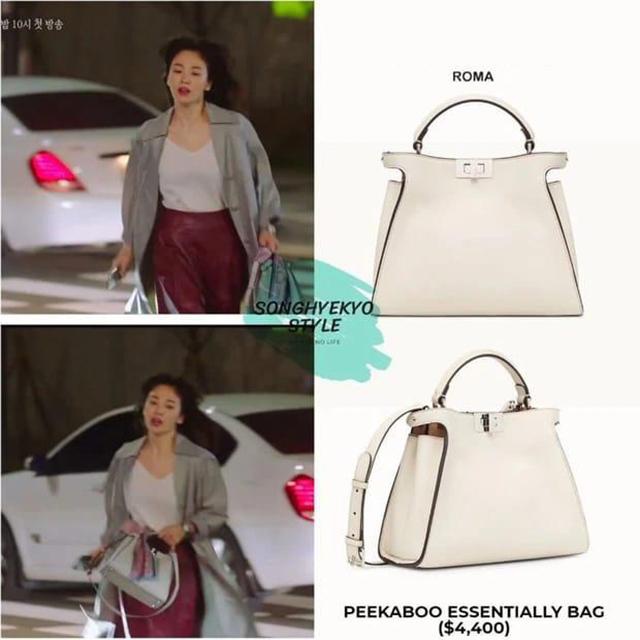 Trong trailer phim, khán giả nhanh chóng nhận ra chiếc túi trắng mà Song Hye Kyo mang theo chính là phiên bản Peekaboo essentially của nhà Fendi do người đẹp đang làm đại sứ. Dù chỉ xuất hiện vỏn vẹn vài giây nhưng chiếc túi đã khiến ai nấy trầm trồ bởi giá trị lên đến 100 triệu đồng.