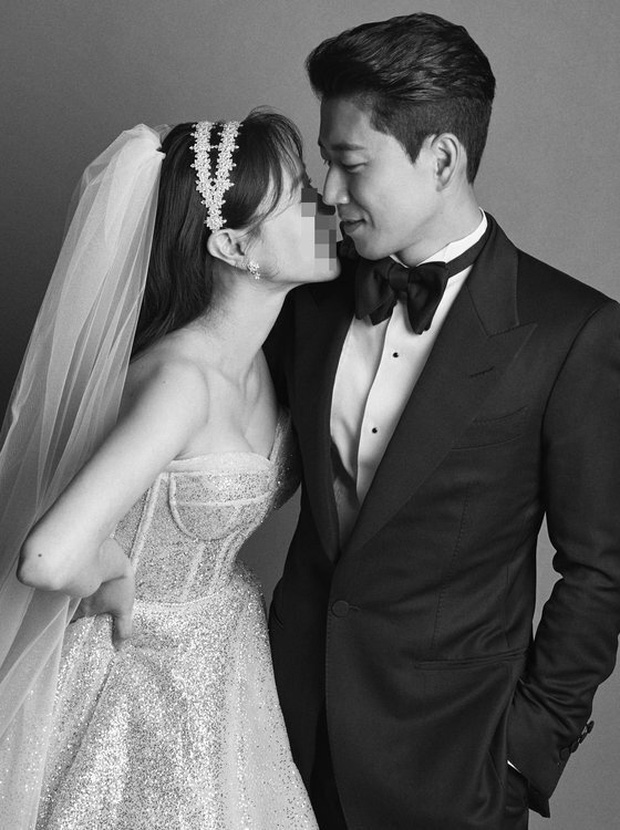 Ca sĩ Zhang Su Won chính thức kết hôn với bạn gái stylist hơn 1 tuổi