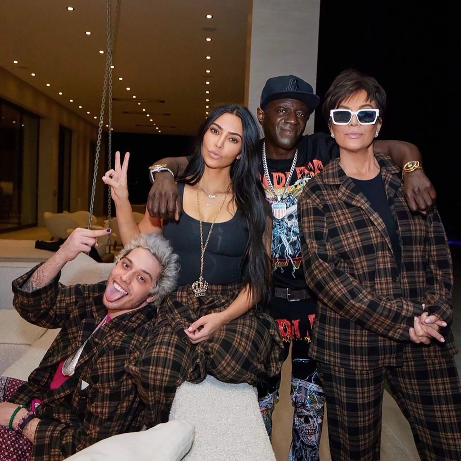 Kim Kardashian chính thức công khai hẹn hò Pete Davidson- Ảnh 5
