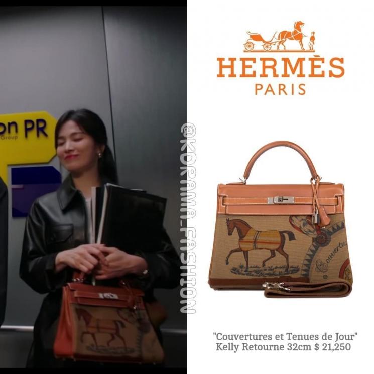 Song Hye Kyo trong phim đích thị là 'nữ hoàng túi hiệu', một trong số những siêu phẩm túi hiệu mà cô từng đeo chính là dòng sản phẩm Couvertures et Tenues de Jour Hermes của Fauve Barenia Leather và Khaki Toile, có giá tận 482 triệu.