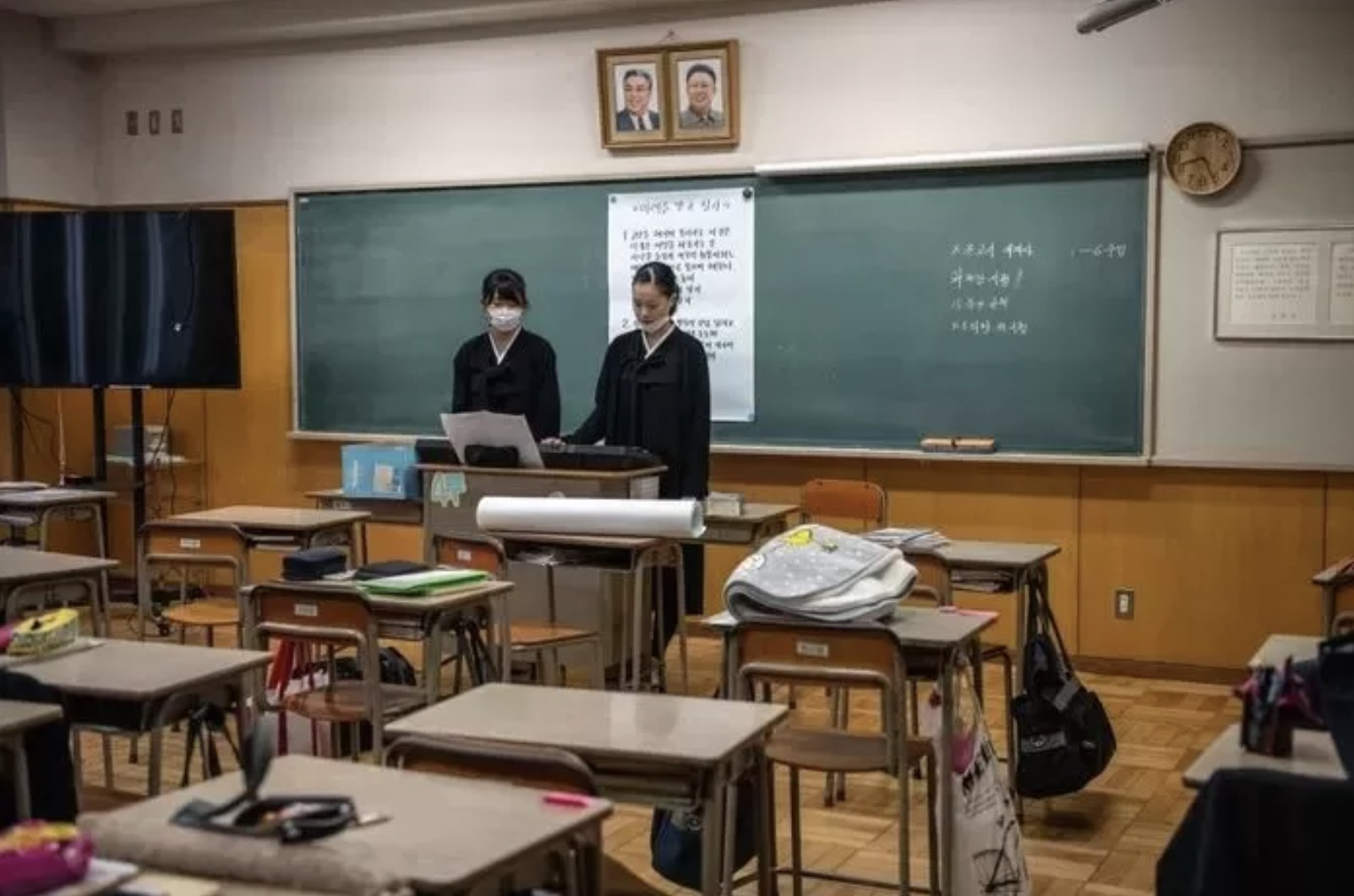 Học sinh Triều Tiên xem lén 'Squid Game' bị xử phạt tù chung thân