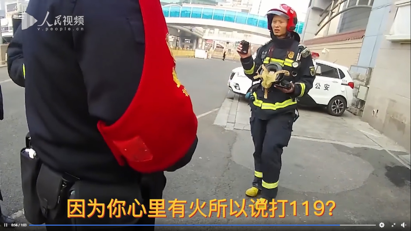 Ngang nhiên báo cháy, chàng trai khiến 35 lính cứu hỏa "cạn lời" với lý do "trong lòng có lửa" 