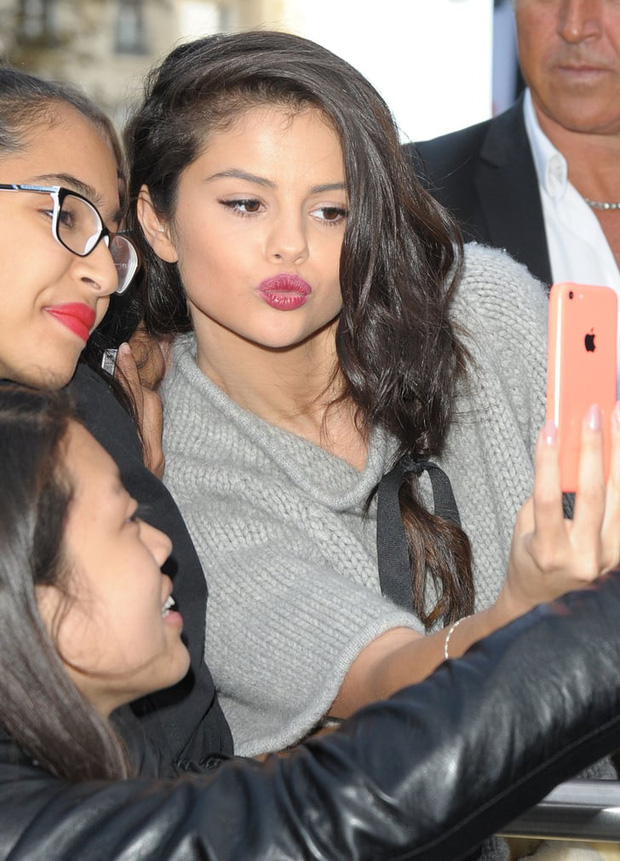 Selena Gomez trong ảnh fan chụp vội: Rung bần bật mà nhan sắc lẫn khí chất đều toả sáng - Ảnh 6
