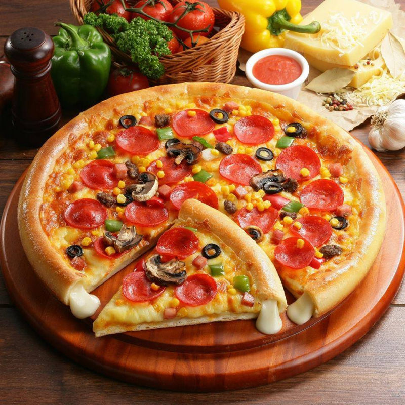 Trải qua nhiều thế kỷ di cư toàn cầu, sự phát triển của kinh tế, cách mạng công nghệ, pizza đã trở thành món ăn được biết đến trên thế giới.