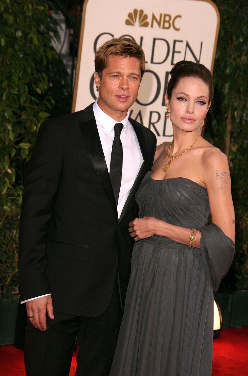 Angelina Jolie có lẽ là người phụ nữ đặc biệt nhất trong cuộc đời Brad Pitt. Mỹ nhân người Mỹ sinh cho anh những đứa con xinh xắn và xây dựng một gia đình 'hợp chủng quốc'. Tài tử đa tình khi ấy cũng trở thành người đàn ông của gia đình, người cha tốt và người chồng chung thủy. Tháng 4/2012, Brad và Jolie đính hôn sau khi đã có 6 nhóc tỳ.