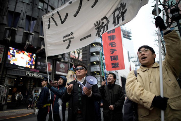 Hội trai 'ế' Nhật Bản đổ xô ra đường phản đối hẹn hò Giáng sinh - Ảnh 2