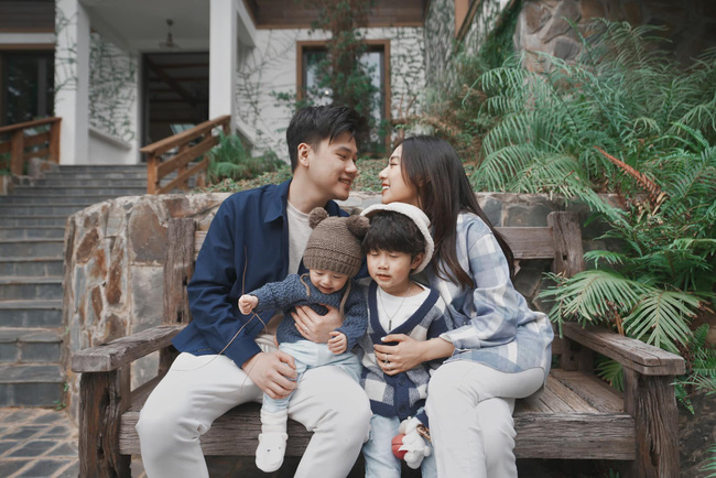 Đầu tháng 4, vợ chồng blogger Trang Lou - Tùng Sơn đã chào đón thêm một 'hoàng tử' thứ 2 và đặt nickname là bé Dừa.