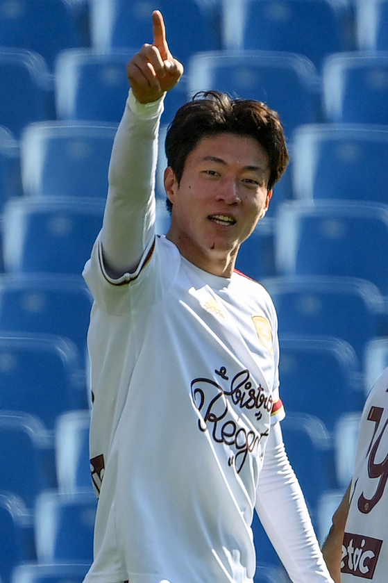 Hwang Ui Jo hiện đang là cầu thủ bóng đá của đội tuyển Girondins de Bordeaux (Pháp).