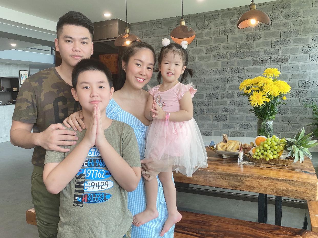 Lê Phương đang tận hưởng cuộc sống gia đình hạnh phúc bên cạnh chồng trẻ 7 kém tuổi Phạm Trung Kiên và 2 con đáng yêu.