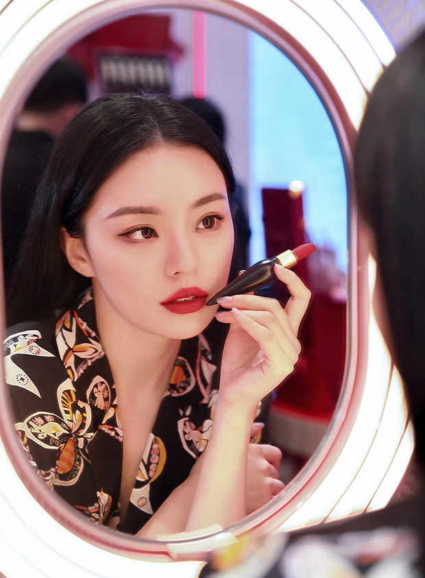 .., mà là một beauty blogger có tên là Dịch Năng.