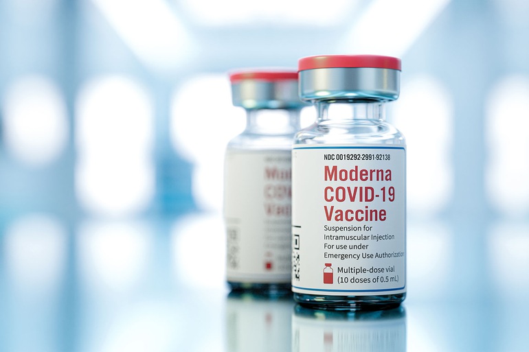 Tiêm thêm liều 3 vaccine Moderna bằng nửa liều cơ bản