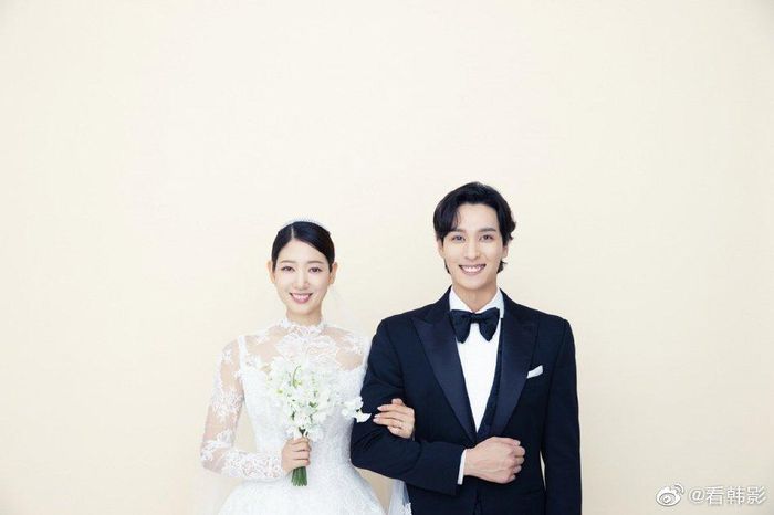Ảnh cưới lung linh của Park Shin Hye và Choi Tae Joon