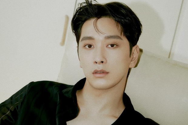 Chansung hầu như chưa từng vướng tin đồn hẹn hò cũng như công khai bạn gái.