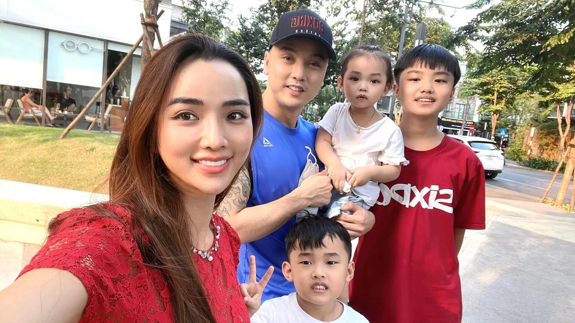 3 lần sinh nở, nhan sắc của bà xã Ưng Hoàng Phúc vẫn cứ 