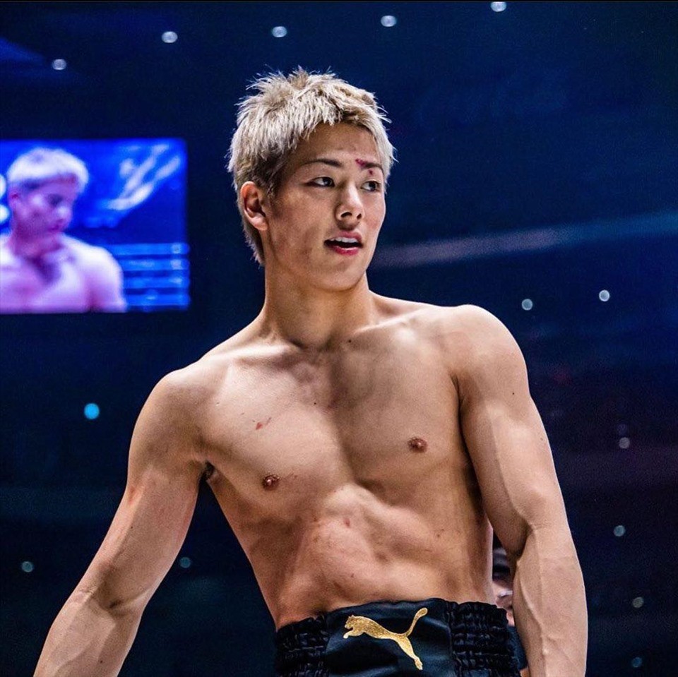 Chân dung võ sĩ 20 tuổi Nhật Bản: Đẹp trai như Park Bo Gum, sở hữu thân hình cuốn hút  - Ảnh 4