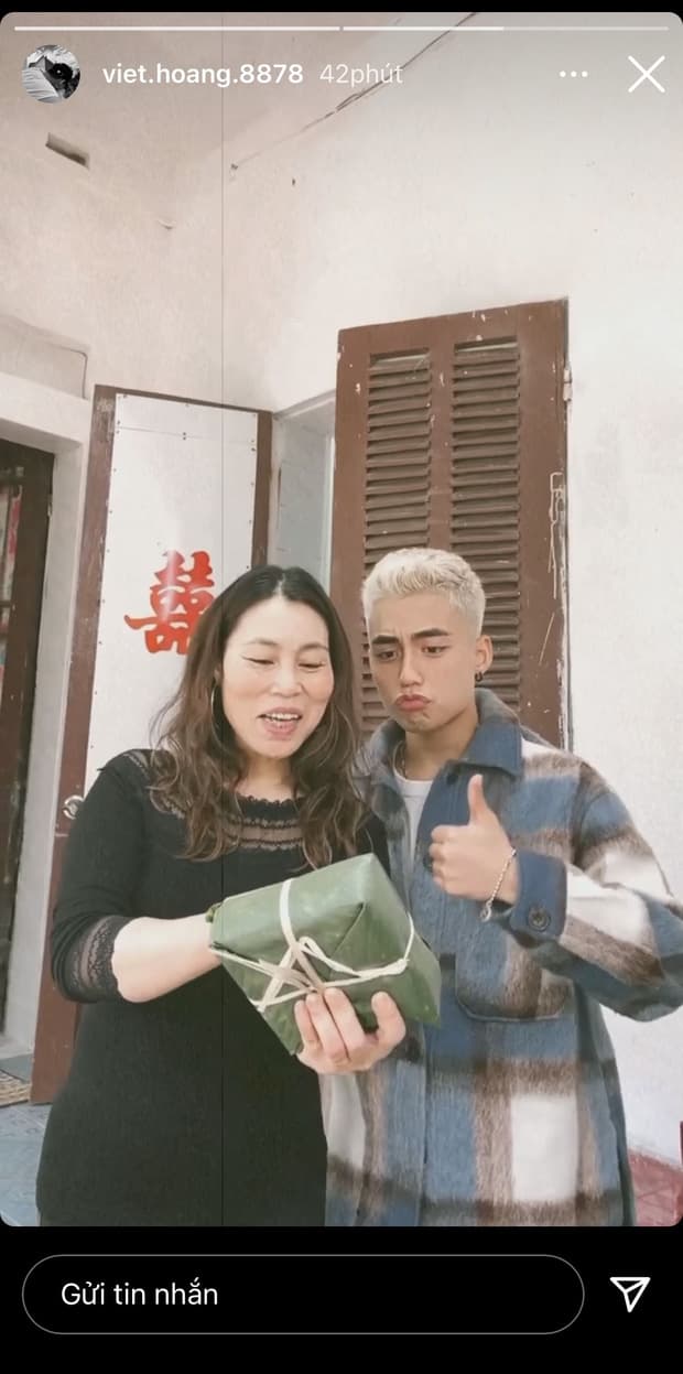 Dù đã ở tuổi trung niên nhưng mẹ của Sơn Tùng vẫn rất đáng yêu và thoải mái tương tác cùng con trai trên mạng xã hội.