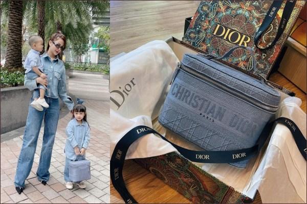 Người đẹp còn thoải mái để con gái đầu lòng - bé Boorin xách chiếc túi Dior đắt đỏ được bạn thân Đàm Thu Trang tặng.