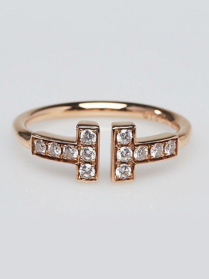 Nhẫn đính kim cương Elsa Peretti bằng vàng hồng (1.300 USD)