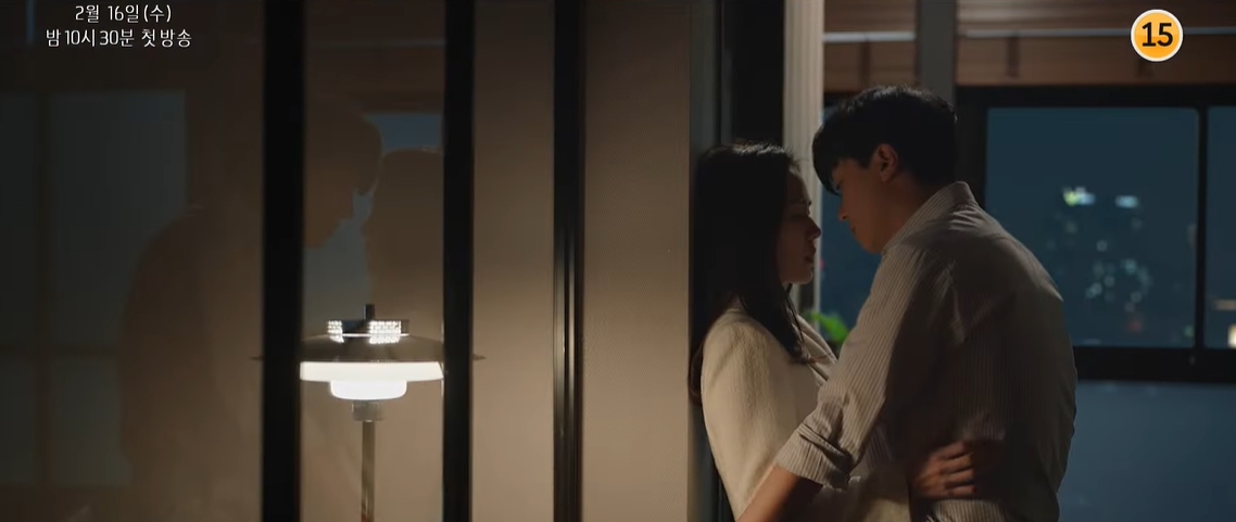 Nhân vật của Son Ye Jin còn thẳng thắn rủ rê nhân vật nam 'lên giường' với mình mà không hề có chút ngượng ngùng. 