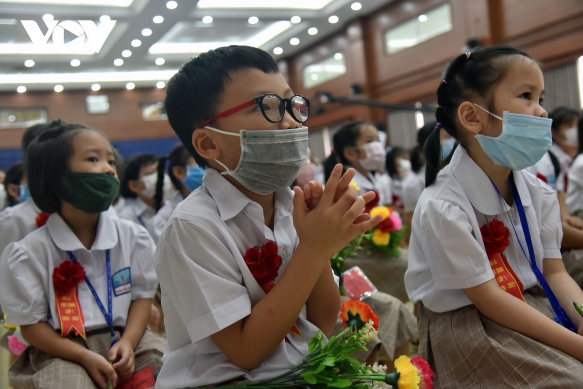 Nội thành Hà Nội: Học sinh tiểu học và lớp 6 chính thức đến trường từ 21/2