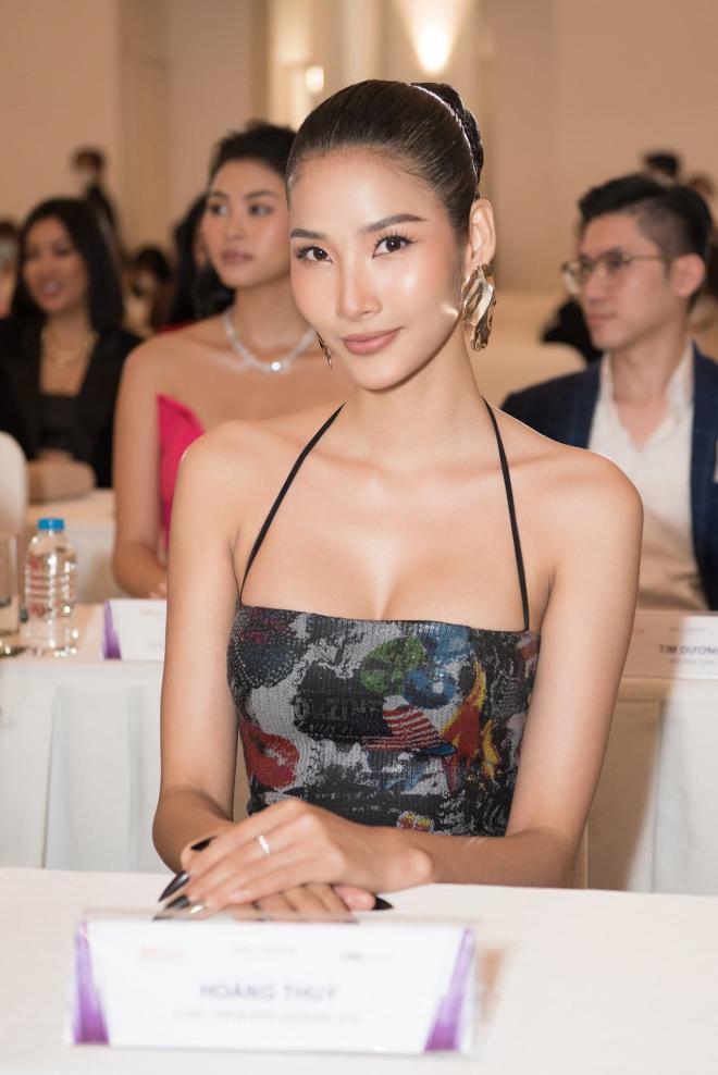 Hoàng Thùy tại sự kiện công bố cuộc thi Hoa hậu Hoàn vũ Việt Nam 2022
