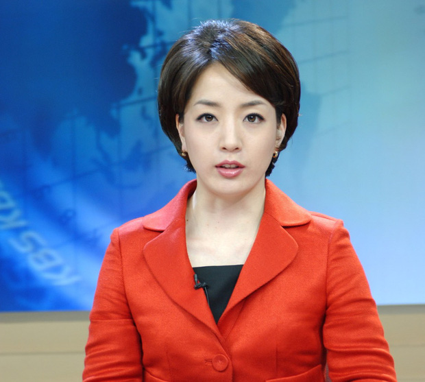 Trước khi về làm nàng dâu gia tộc Hyundai giàu có, quyền lực bậc nhất xứ Hàn, cô đươc biết đến là nữ MC, phát thanh viên tài năng, thông minh và xinh đẹp của đài truyền hình KBS.