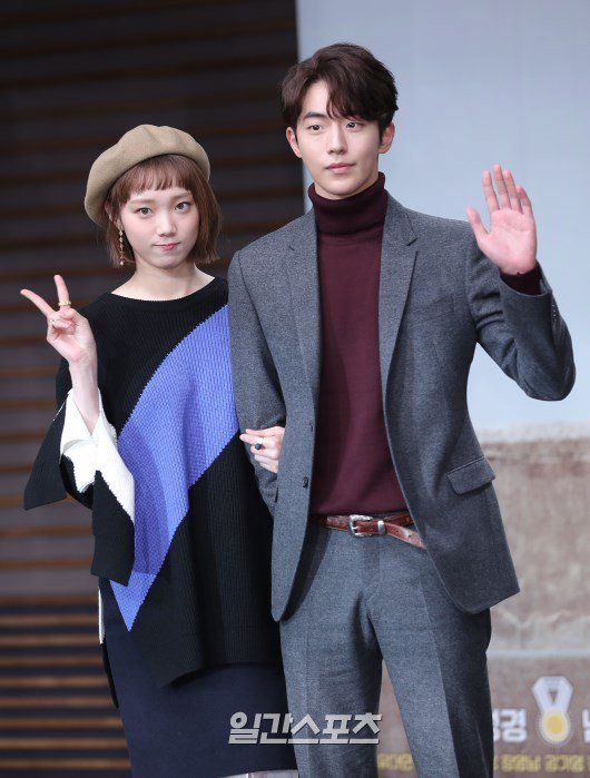 Rộ tin Nam Joo Hyuk 'yêu lại từ đầu' với bạn gái cũ Lee Sung Kyung - Ảnh 11