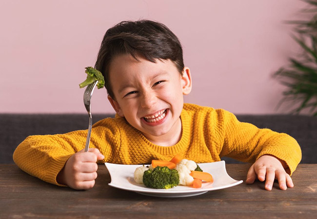 Áp dụng chế độ dinh dưỡng phù hợp cho từng độ tuổi của trẻ