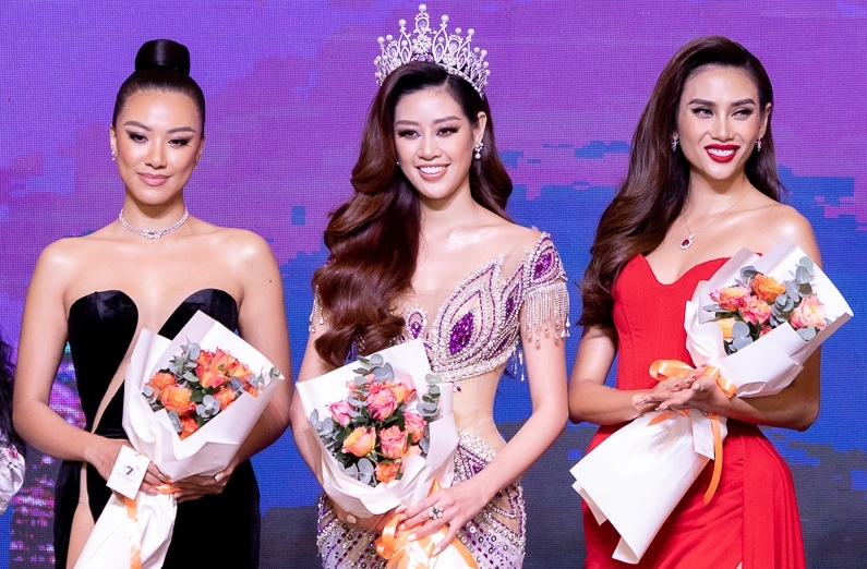 Võ Hoàng Yến bên cạnh Hoa hậu Khánh Vân và Kim Duyên