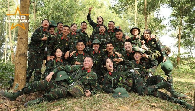 Hé lộ loạt ảnh quân ngũ của Hòa Minzy, Độ Mixi, Minh Tú và dàn sao khác trong Sao Nhập Ngũ 2022